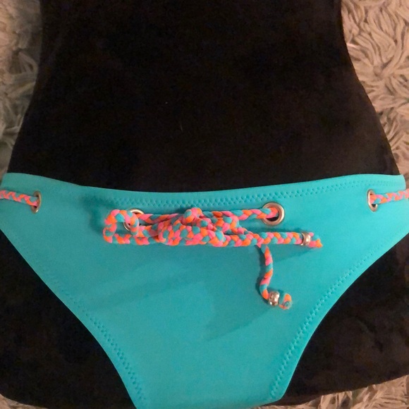 Women’s bikini - Picture 2 of 4